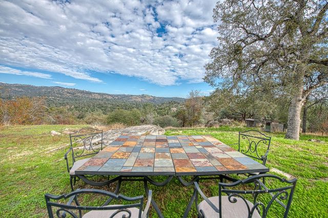 4857 Gavilan Road, Mariposa, CA 95338