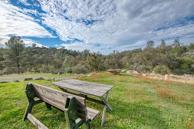 4857 Gavilan Road, Mariposa, CA 95338