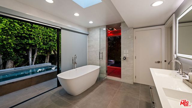 2001 Sunset Plaza Drive, Los Angeles, CA 90069