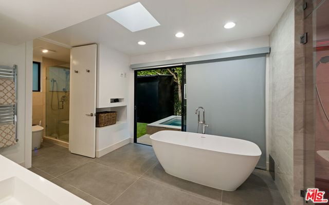 2001 Sunset Plaza Drive, Los Angeles, CA 90069