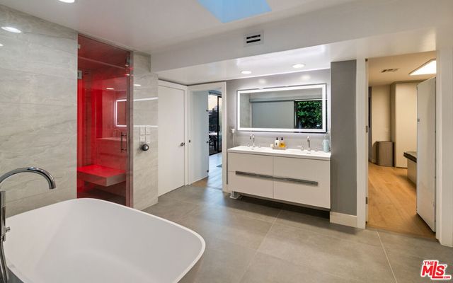 2001 Sunset Plaza Drive, Los Angeles, CA 90069