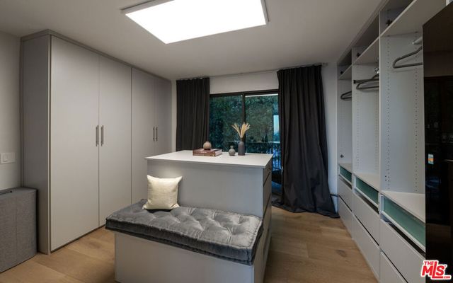 2001 Sunset Plaza Drive, Los Angeles, CA 90069