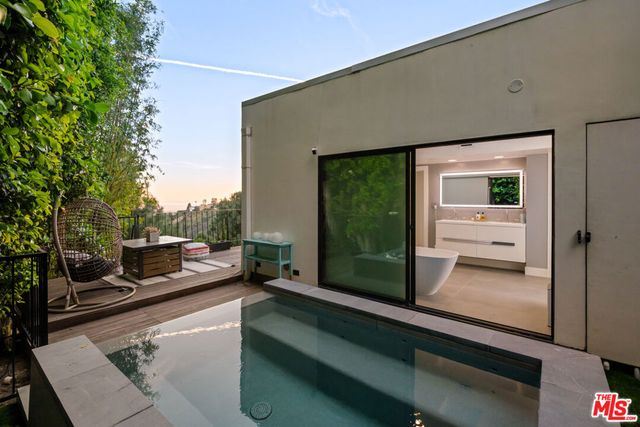 2001 Sunset Plaza Drive, Los Angeles, CA 90069