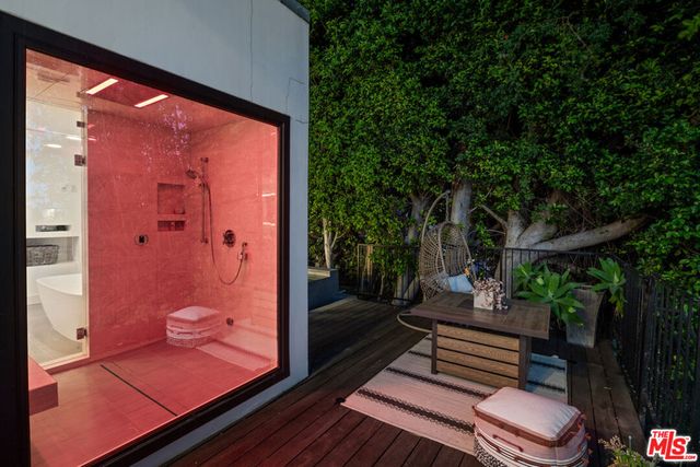 2001 Sunset Plaza Drive, Los Angeles, CA 90069