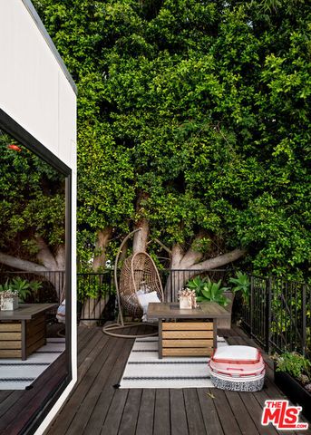 2001 Sunset Plaza Drive, Los Angeles, CA 90069