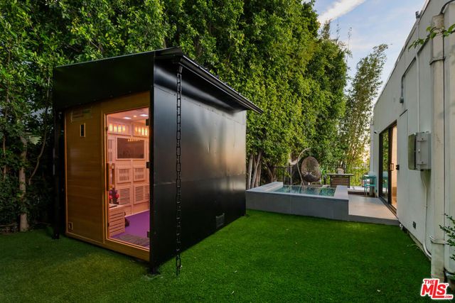 2001 Sunset Plaza Drive, Los Angeles, CA 90069