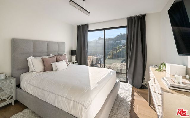 2001 Sunset Plaza Drive, Los Angeles, CA 90069