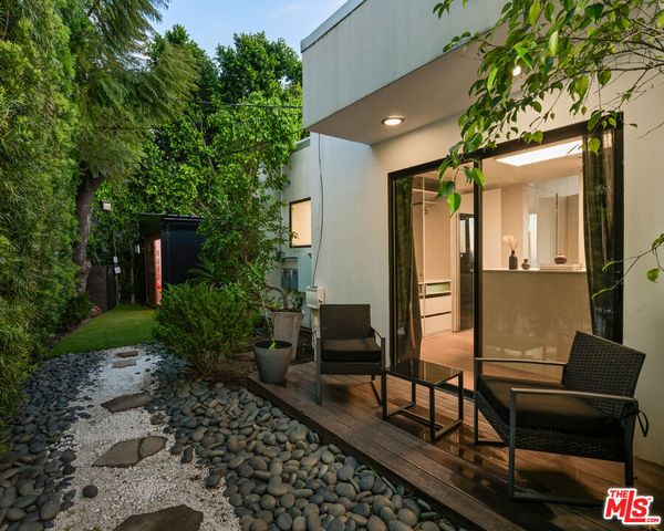 2001 Sunset Plaza Drive, Los Angeles, CA 90069