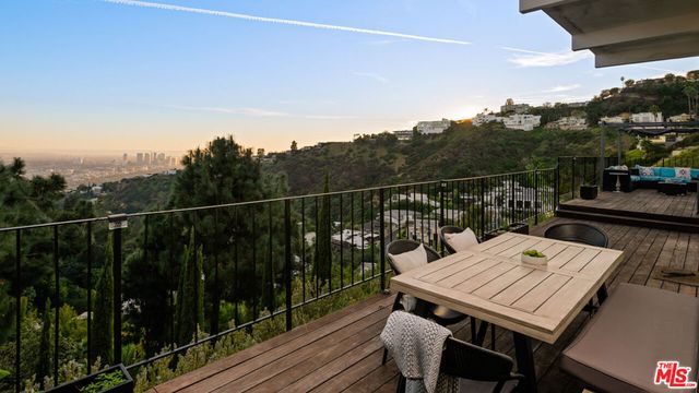 2001 Sunset Plaza Drive, Los Angeles, CA 90069