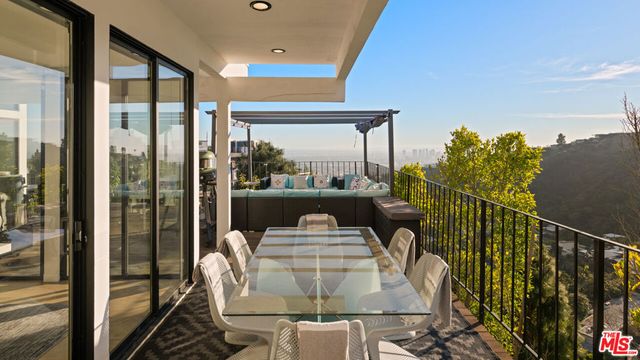 2001 Sunset Plaza Drive, Los Angeles, CA 90069