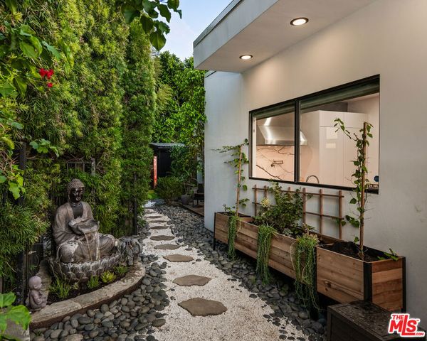 2001 Sunset Plaza Drive, Los Angeles, CA 90069