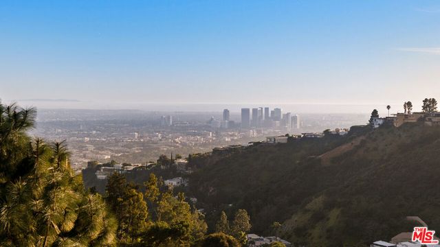 2001 Sunset Plaza Drive, Los Angeles, CA 90069