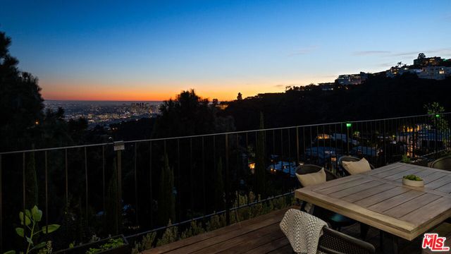 2001 Sunset Plaza Drive, Los Angeles, CA 90069