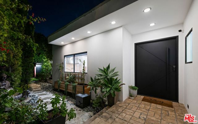 2001 Sunset Plaza Drive, Los Angeles, CA 90069