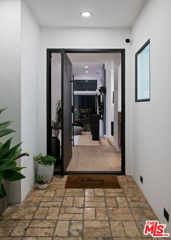 2001 Sunset Plaza Drive, Los Angeles, CA 90069