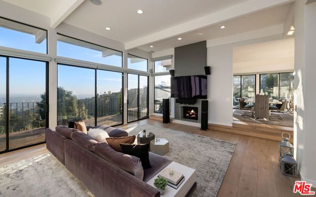 2001 Sunset Plaza Drive, Los Angeles, CA 90069