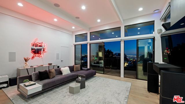 2001 Sunset Plaza Drive, Los Angeles, CA 90069