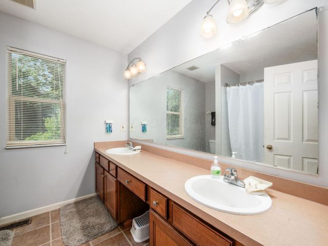 4779 Golden Grove Drive, Groveport, OH 43125