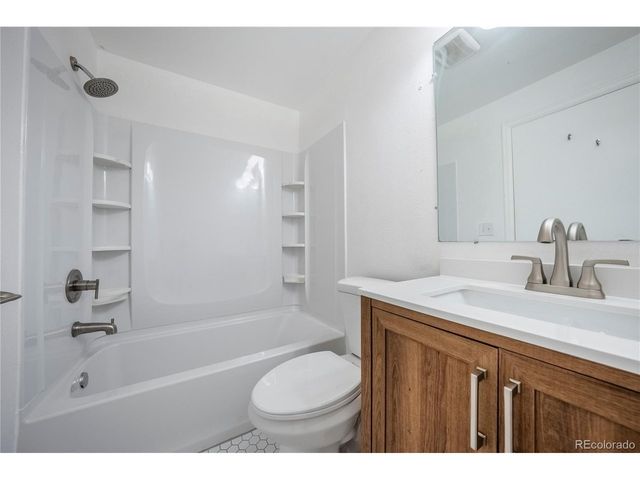 3954 S Bahama St, Aurora, CO 80013