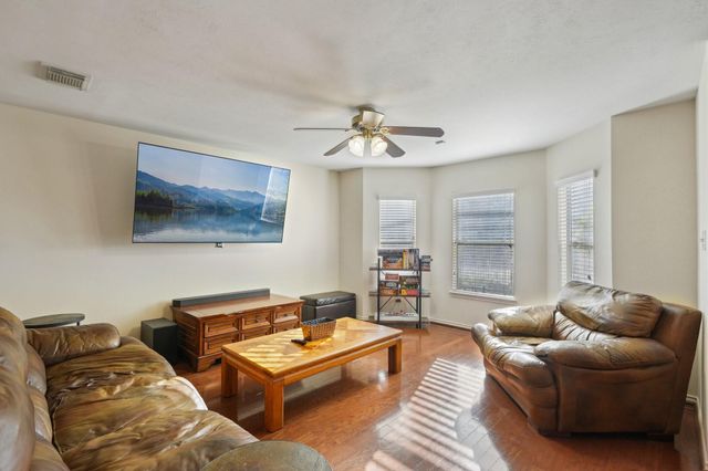1719 Redwing Pines Drive, Houston, TX 77009