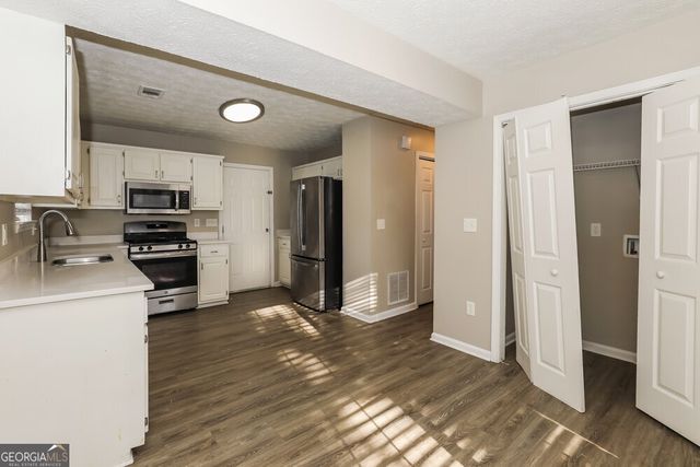 7196 Williamsburg Drive, Riverdale, GA 30274