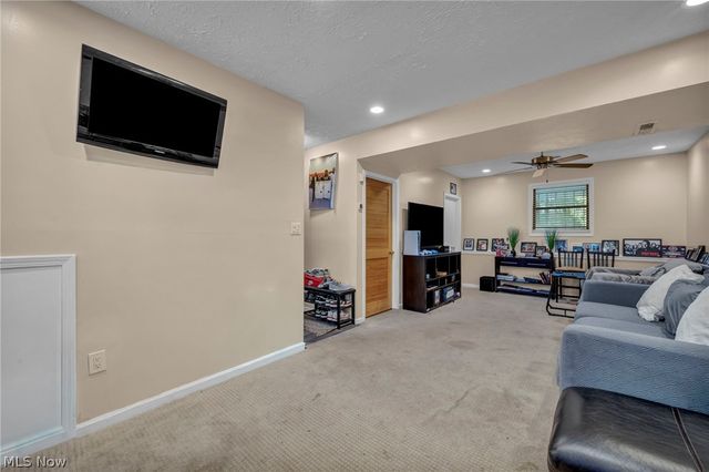 19020 Watercrest Avenue, Maple Heights, OH 44137