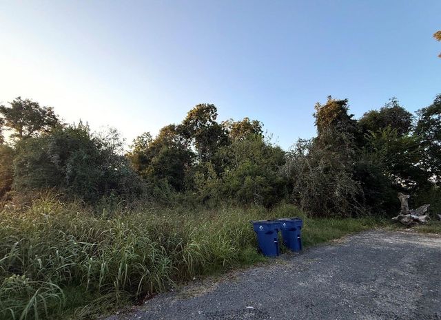 119 Thelma Ln, Texas City, TX 77493