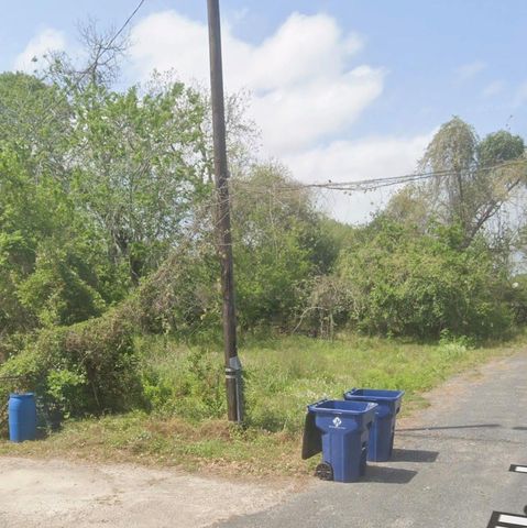 119 Thelma Ln, Texas City, TX 77493