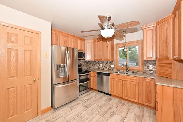 12237 W Larkspur ROAD, Franklin, WI 53132