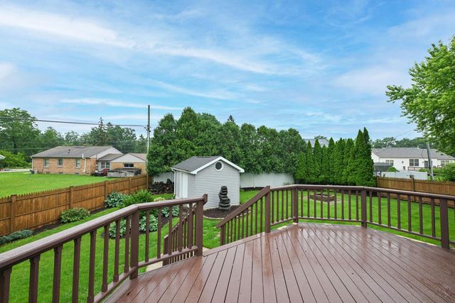 12237 W Larkspur ROAD, Franklin, WI 53132
