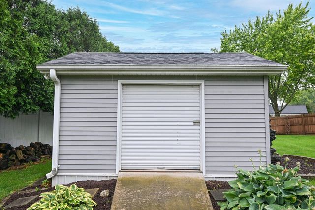 12237 W Larkspur ROAD, Franklin, WI 53132