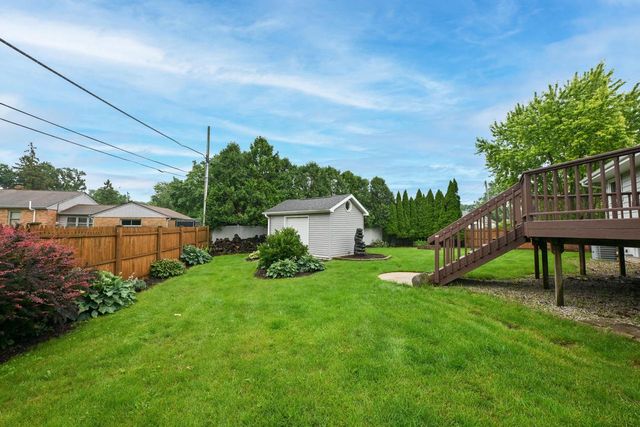 12237 W Larkspur ROAD, Franklin, WI 53132