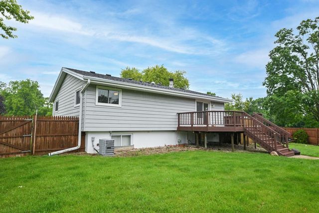 12237 W Larkspur ROAD, Franklin, WI 53132
