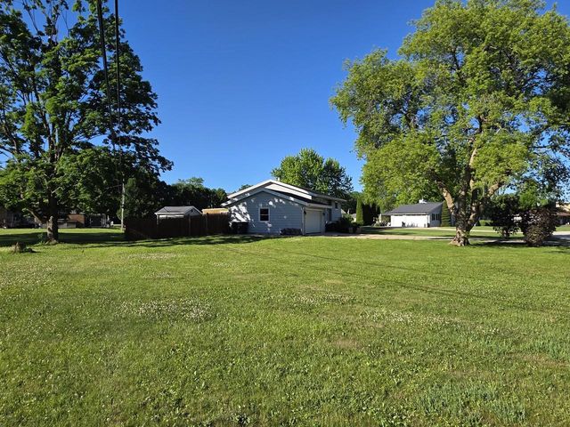 12237 W Larkspur ROAD, Franklin, WI 53132