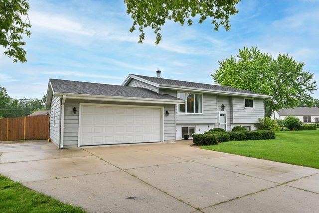12237 W Larkspur ROAD, Franklin, WI 53132