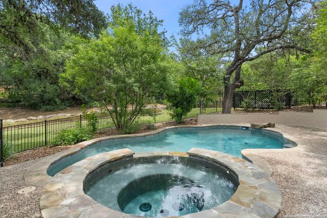 8532 Alydar Cir, Boerne, TX 78015