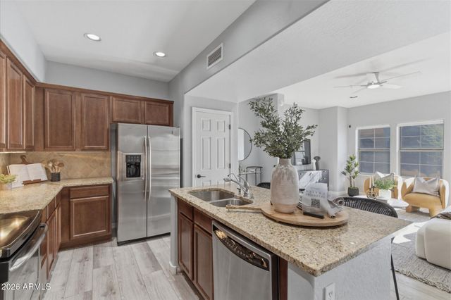 3935 E ROUGH RIDER Road 1156, Phoenix, AZ 85050