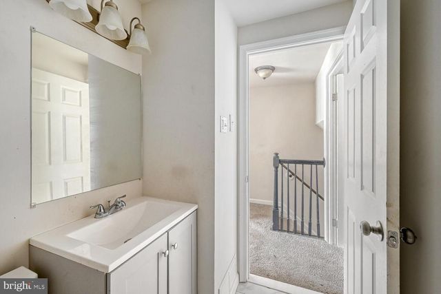8002 LANSDALE RD, Baltimore, MD 21224