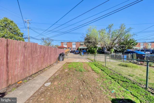 8002 LANSDALE RD, Baltimore, MD 21224