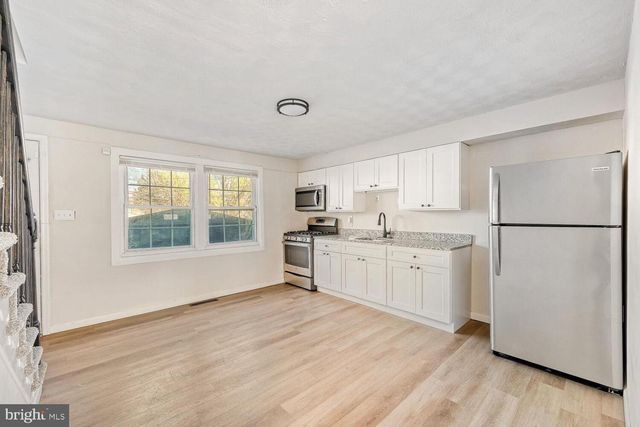 8002 LANSDALE RD, Baltimore, MD 21224