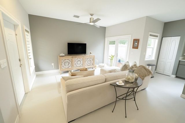 303 SE 22 Street 303, Fort Lauderdale, FL 33316