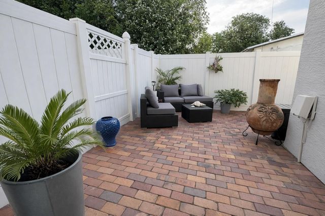 303 SE 22 Street 303, Fort Lauderdale, FL 33316