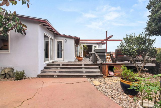 541 Tarento Dr, San Diego, CA 92106