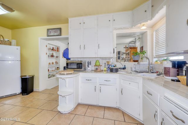 1629 SAINT JOHNS Drive, El Paso, TX 79903
