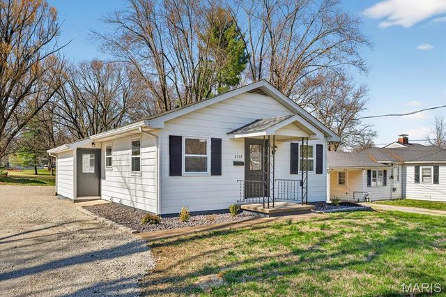 2707 E Main Street, Belleville, IL 62221