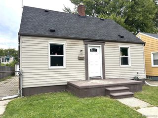 22066 Lambrecht, Eastpointe, MI 48021