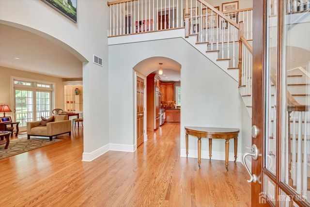 4 Edgewood Road, Edison, NJ 08820