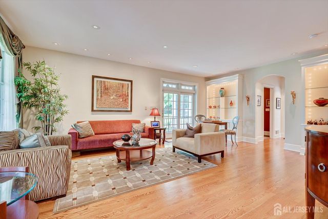 4 Edgewood Road, Edison, NJ 08820