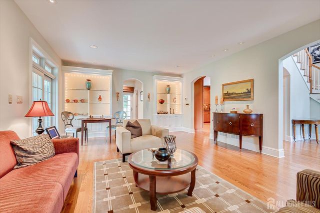 4 Edgewood Road, Edison, NJ 08820