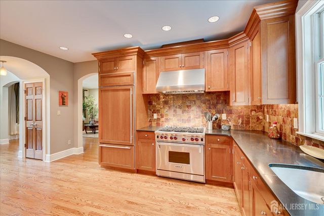 4 Edgewood Road, Edison, NJ 08820